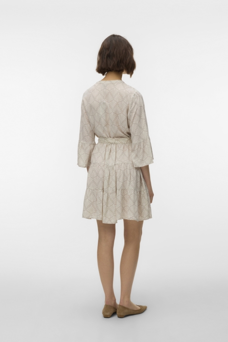 Vero Moda beige dames jurk | Model achteraanzicht