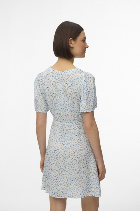 Vero Moda witte dames jurk | Model achteraanzicht