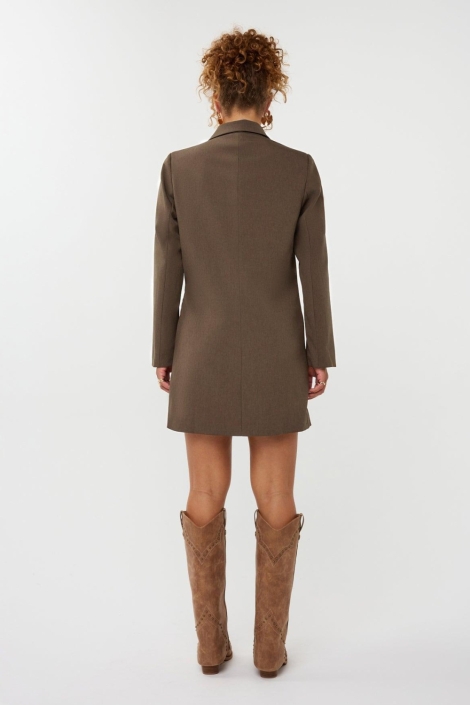 Ydence bruine dames jurk | Model achteraanzicht