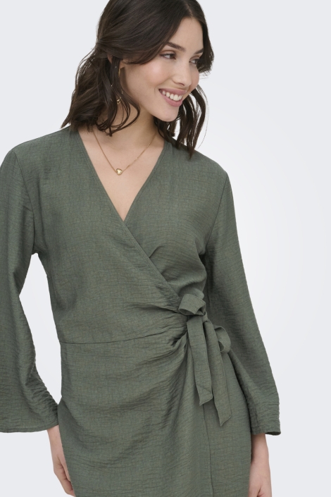 Jacqueline de Yong groene dames jurk | Model vooraanzicht