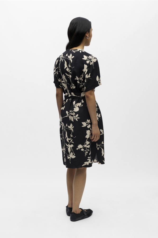 Object zwarte dames jurk | Model achteraanzicht