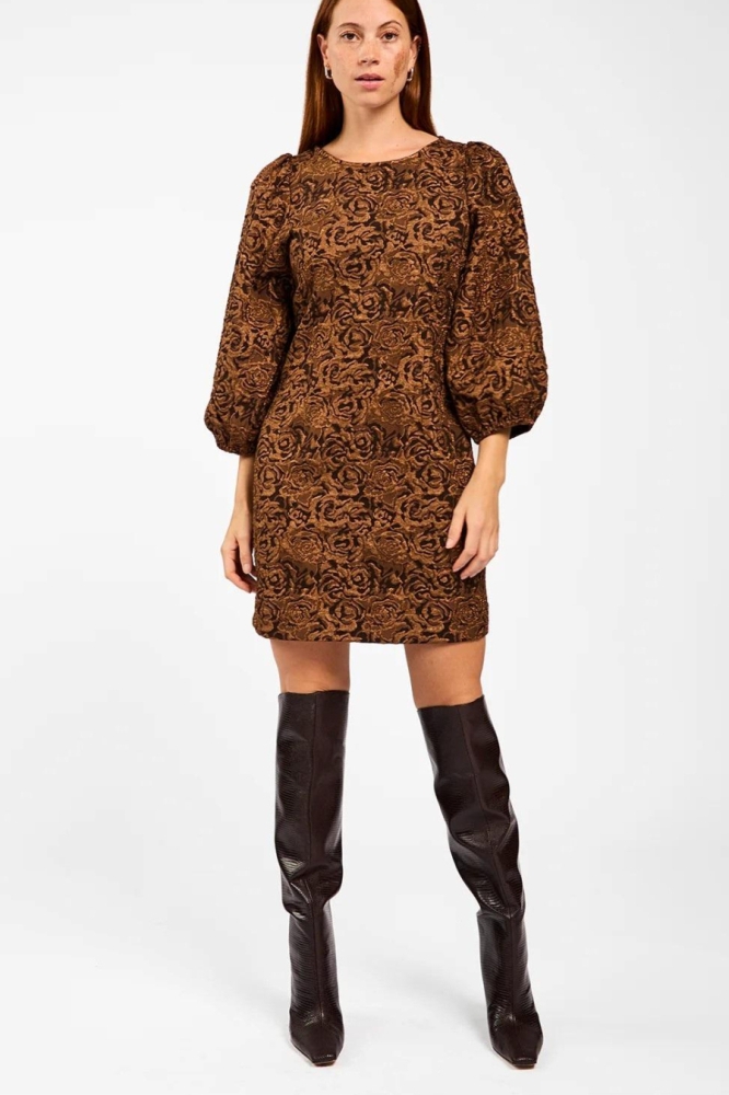 Aaiko koperen dames jurk | Model vooraanzicht