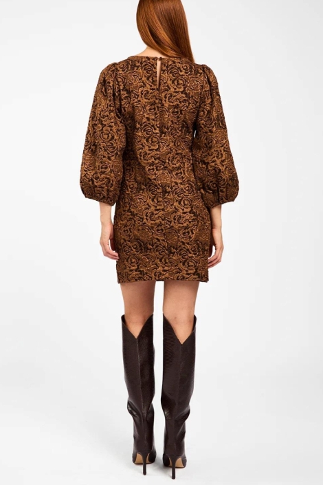 Aaiko koperen dames jurk | Model achteraanzicht