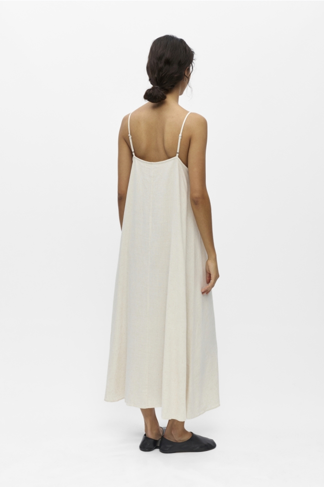 Object beige dames jurk | Model achteraanzicht