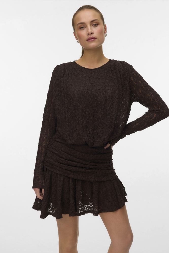 Vero Moda bruine dames jurk | Model vooraanzicht