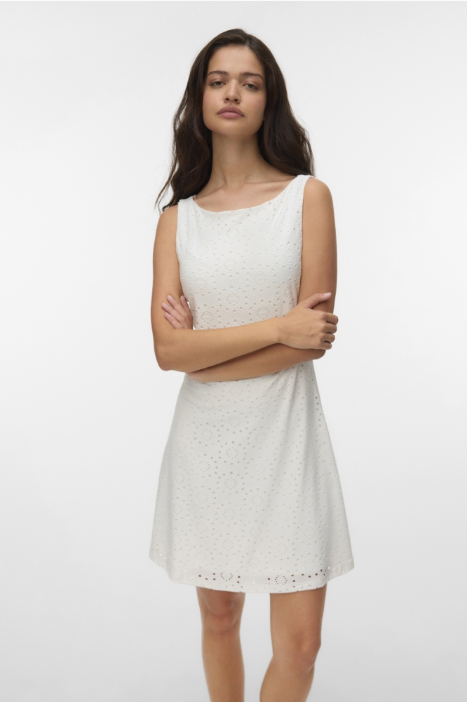 Vero Moda witte dames jurk | Model vooraanzicht