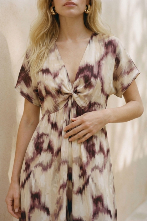 Vero Moda beige dames jurk | Model vooraanzicht