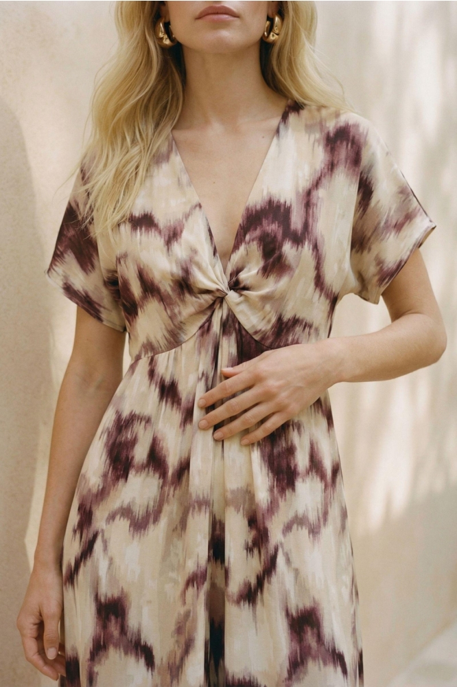 Vero Moda beige dames jurk | Model vooraanzicht