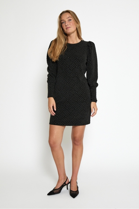 Peppercorn zwarte dames jurk | Model vooraanzicht