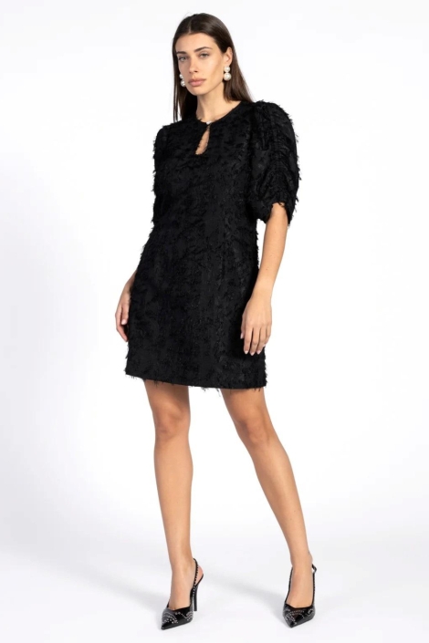 Aaiko zwarte dames jurk | Model vooraanzicht