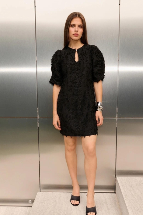 Aaiko zwarte dames jurk | Model vooraanzicht