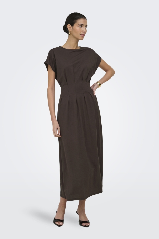Jacqueline de Yong bruine dames jurk | Model vooraanzicht
