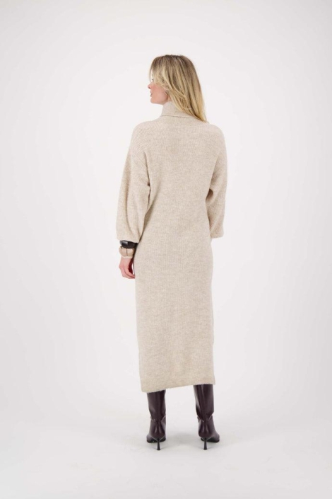 Zusss beige dames jurk | Model achteraanzicht