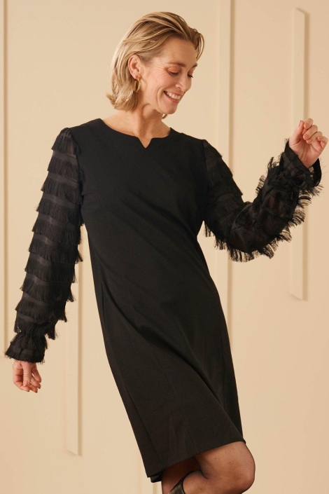 FOS Amsterdam zwarte dames jurk | Model vooraanzicht