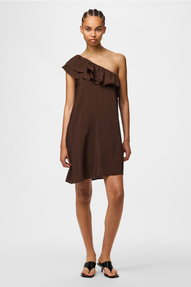 Pieces bruine dames jurk | Model vooraanzicht