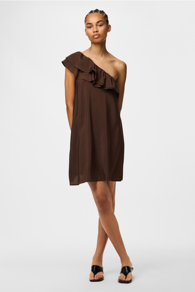 Pieces bruine dames jurk | Model vooraanzicht