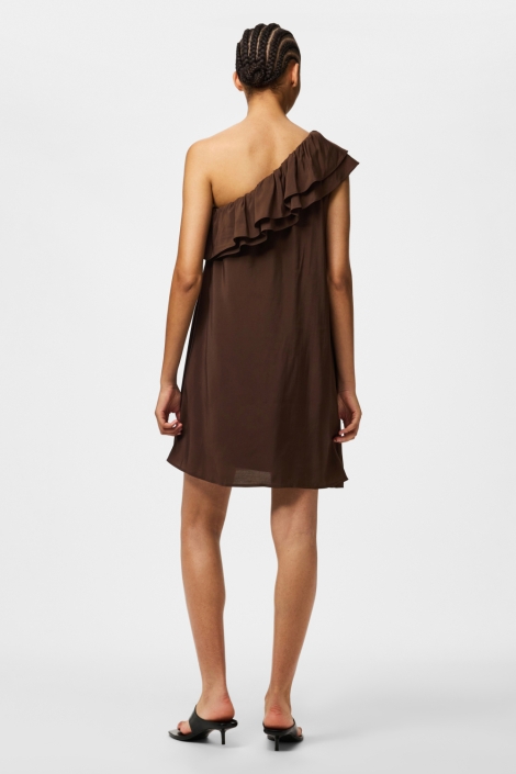 Pieces bruine dames jurk | Model achteraanzicht