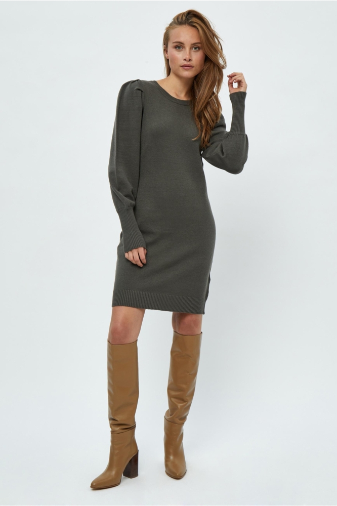 Peppercorn groene dames jurk | Model vooraanzicht