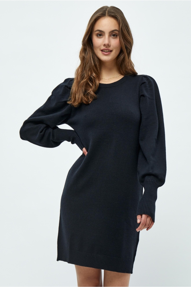 Peppercorn zwarte dames jurk | Model vooraanzicht