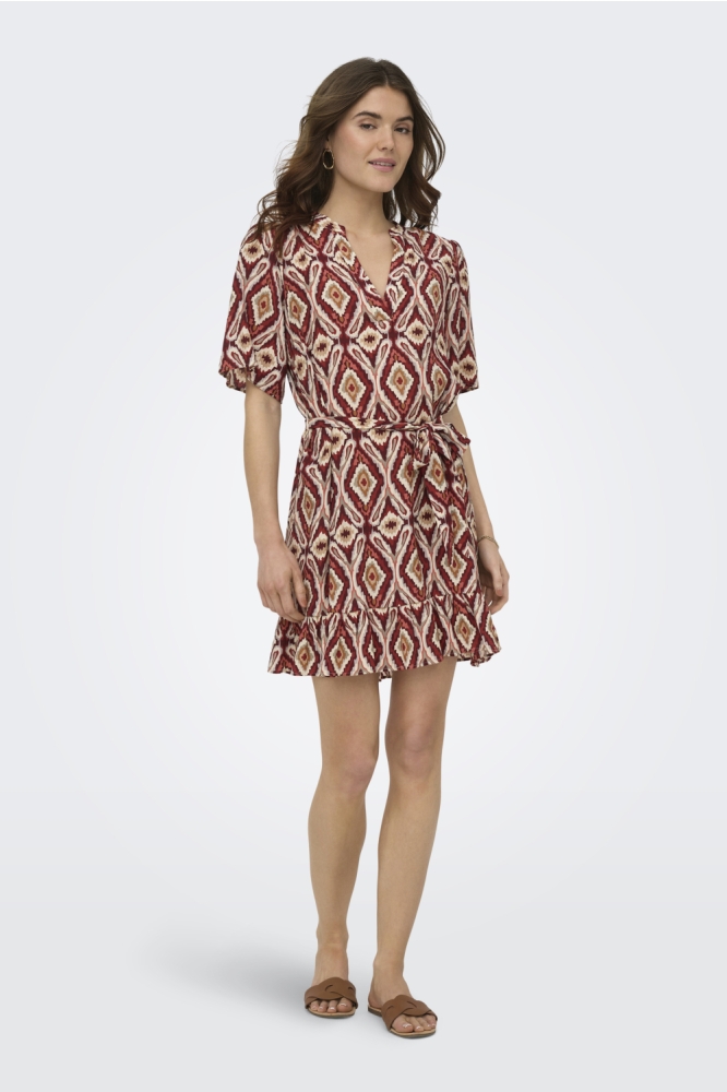 Only rode dames jurk | Model vooraanzicht