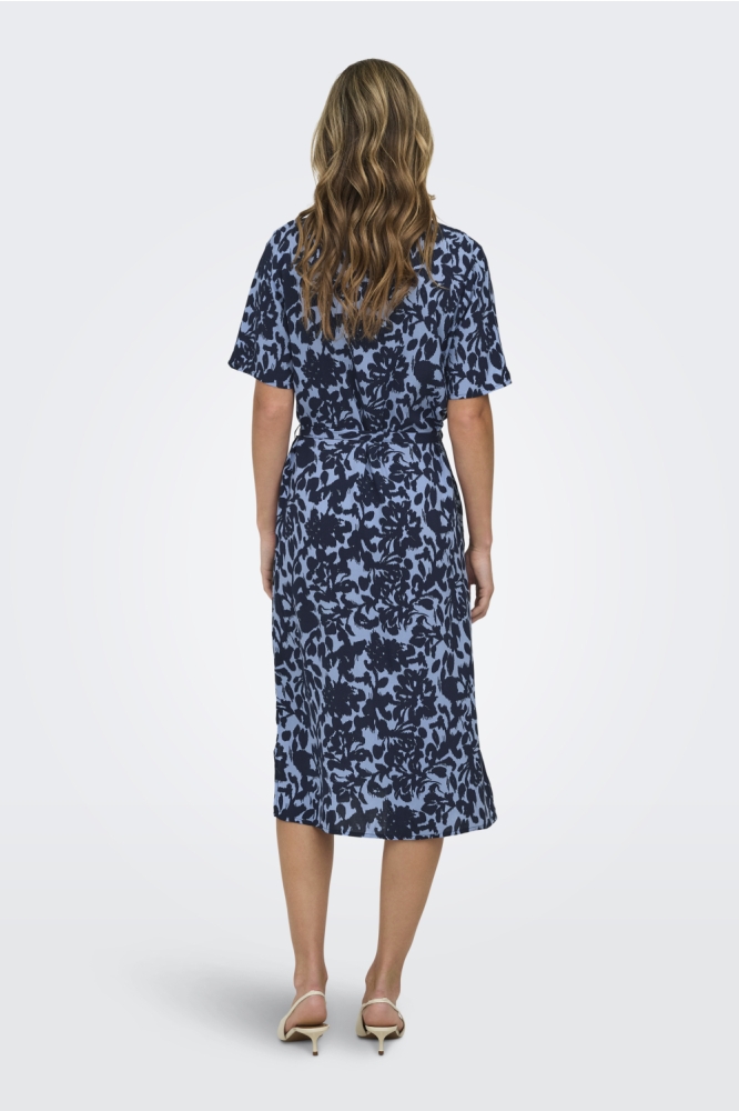 Only blauwe dames jurk | Model achteraanzicht