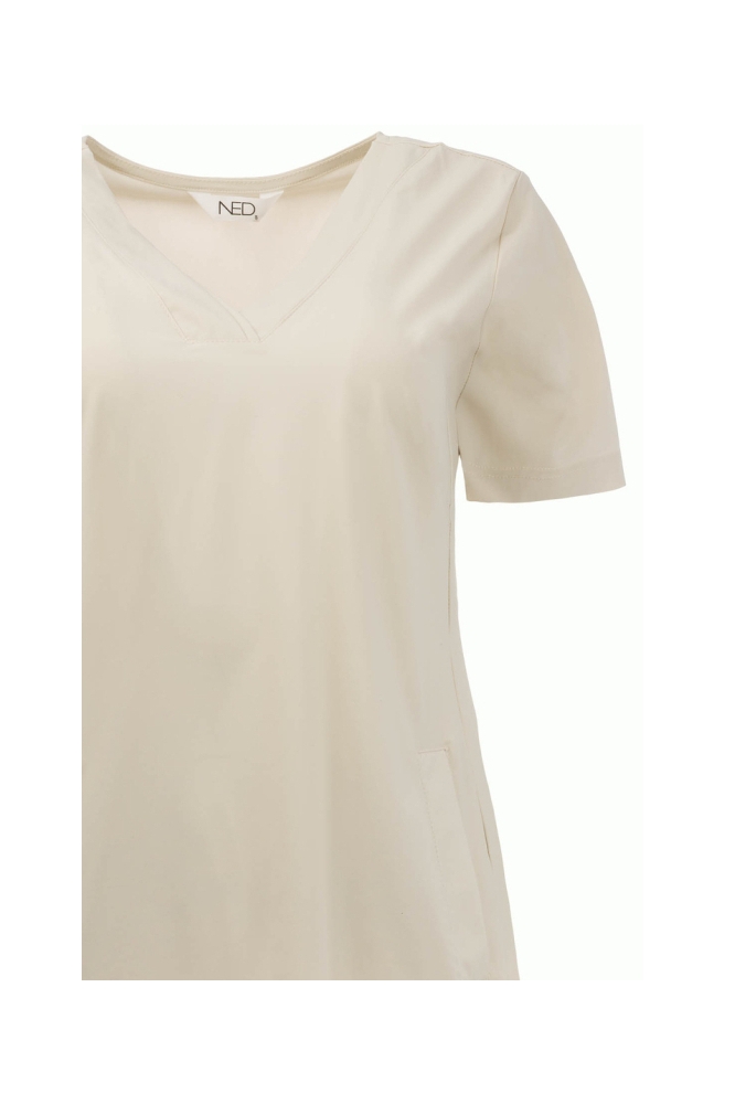 NED beige dames jurk | Close up
