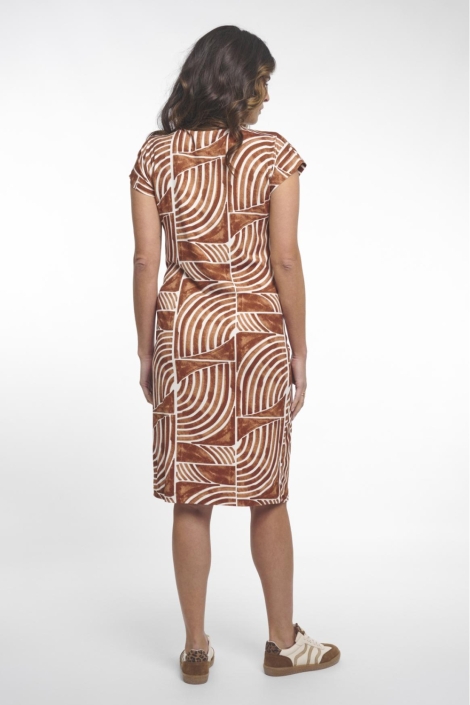 Zoso camel dames jurk | Model achteraanzicht