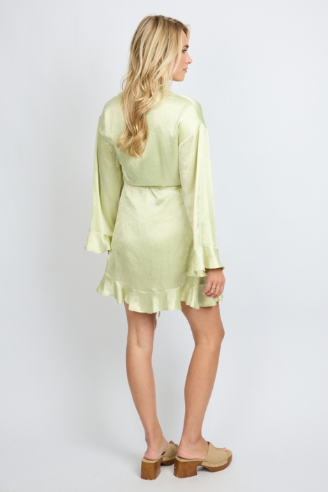 Fluresk groene dames jurk | Model achteraanzicht