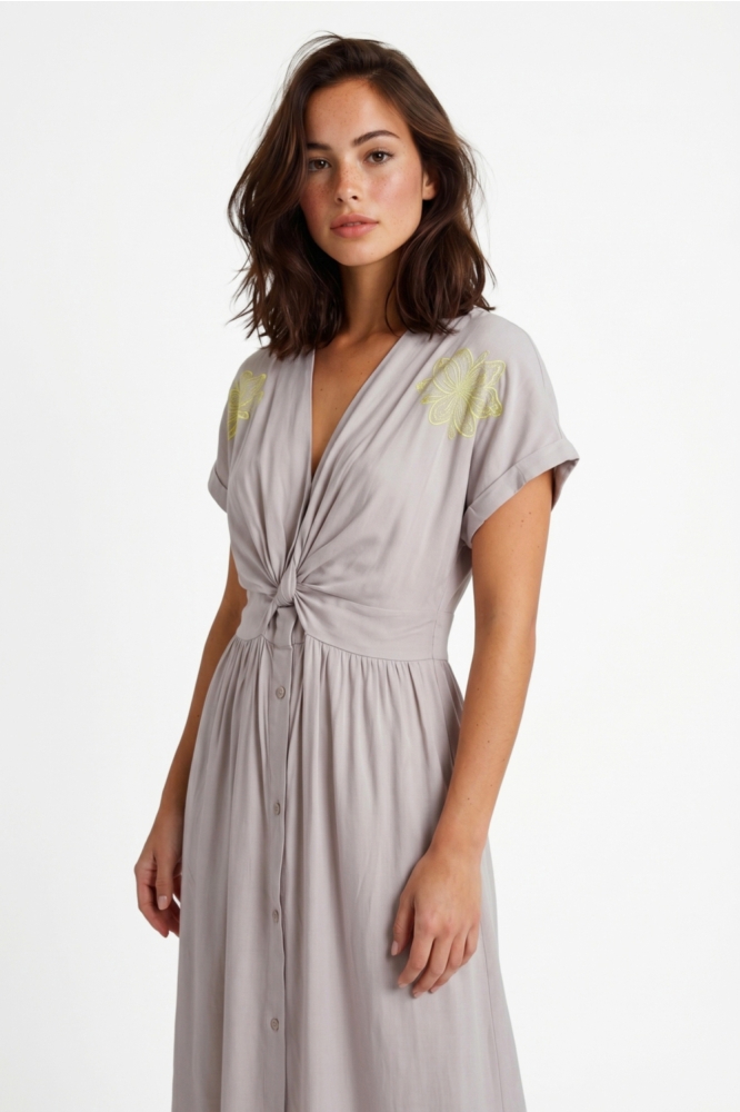 Fluresk taupe dames jurk | Model zijaanzicht