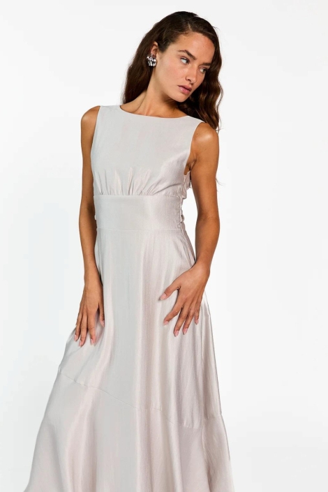 Aaiko zilveren dames jurk | Model vooraanzicht