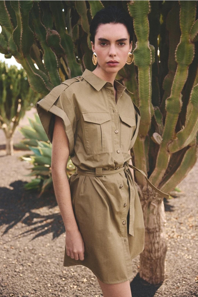 Aaiko groene dames jurk | Sfeerbeeld, In situatie