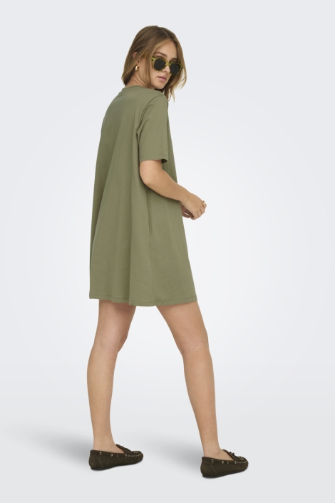 Only groene dames jurk | Model achteraanzicht