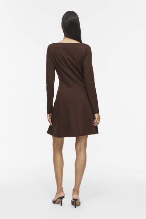 Vila bruine dames jurk | Model achteraanzicht