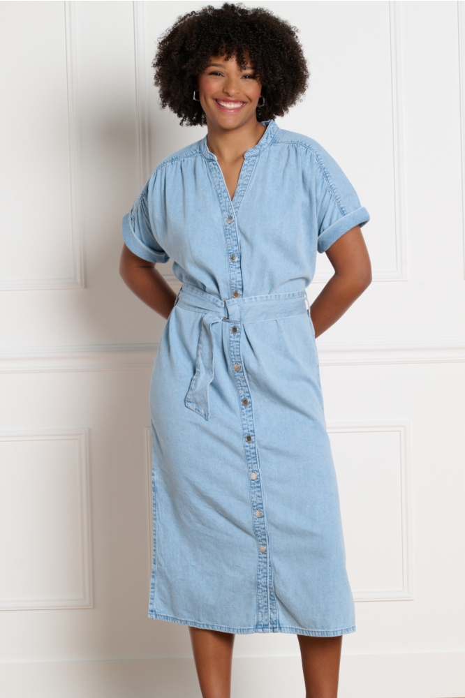 LolaLiza blauwe dames jurk | Model vooraanzicht