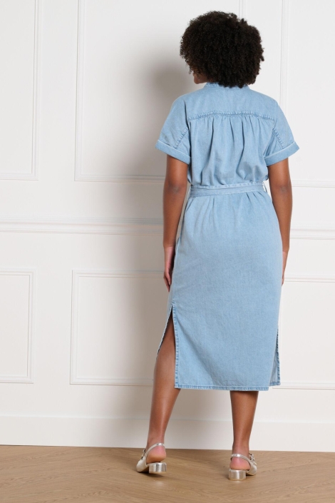 LolaLiza blauwe dames jurk | Model achteraanzicht