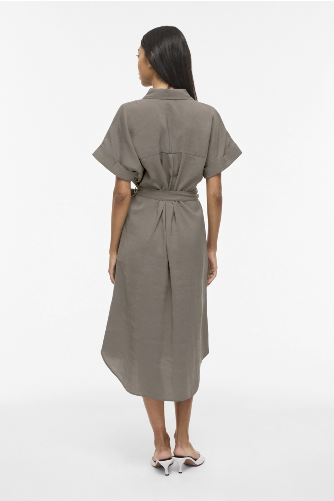 Vila camel dames jurk | Model achteraanzicht