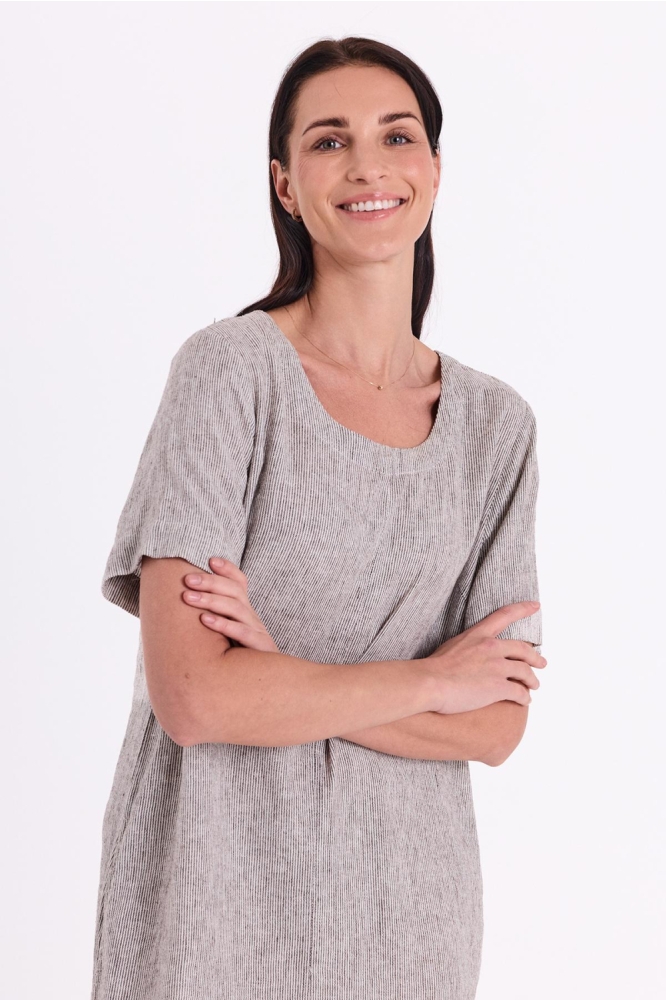 Freequent bruine dames jurk | Close up