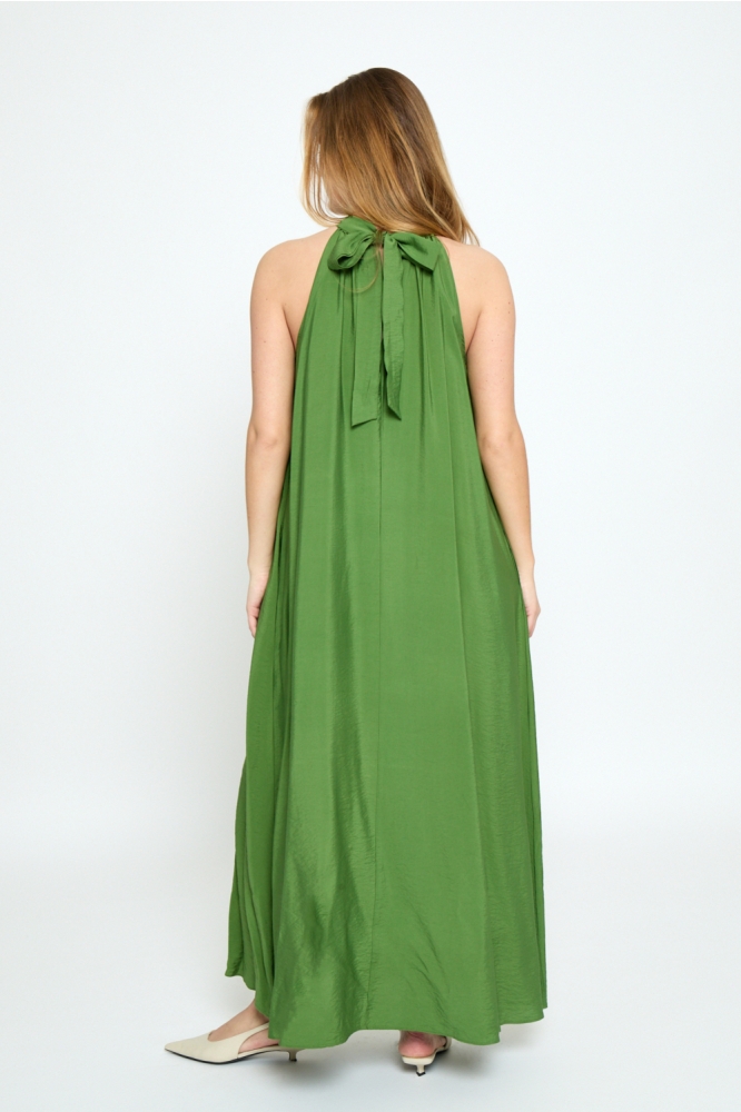 Peppercorn groene dames jurk | Model achteraanzicht