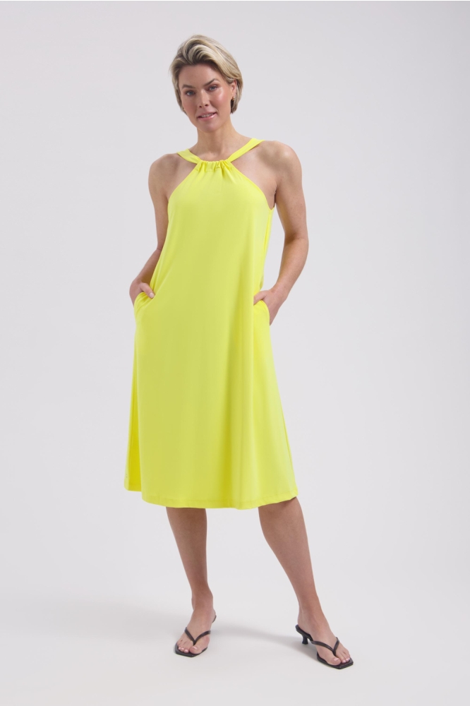 Lady Day gele dames jurk | Model vooraanzicht