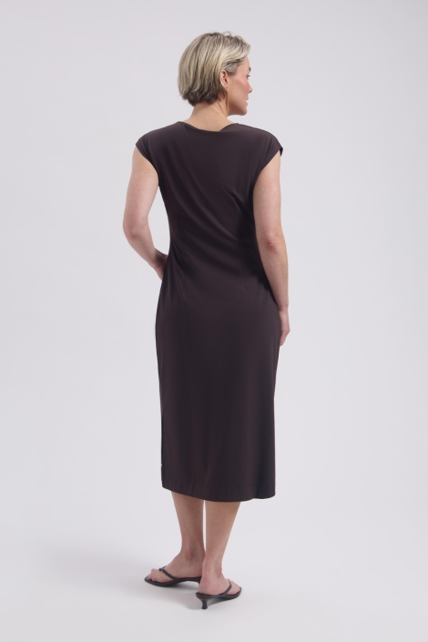 Lady Day bruine dames jurk | Model achteraanzicht