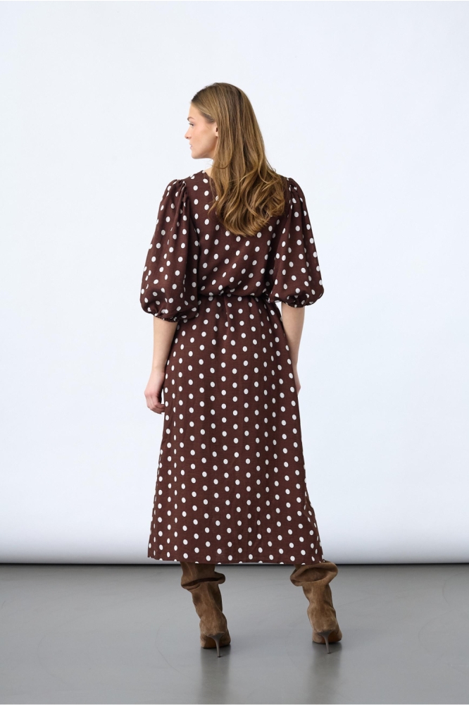 SisterS point bruine dames jurk | Model achteraanzicht