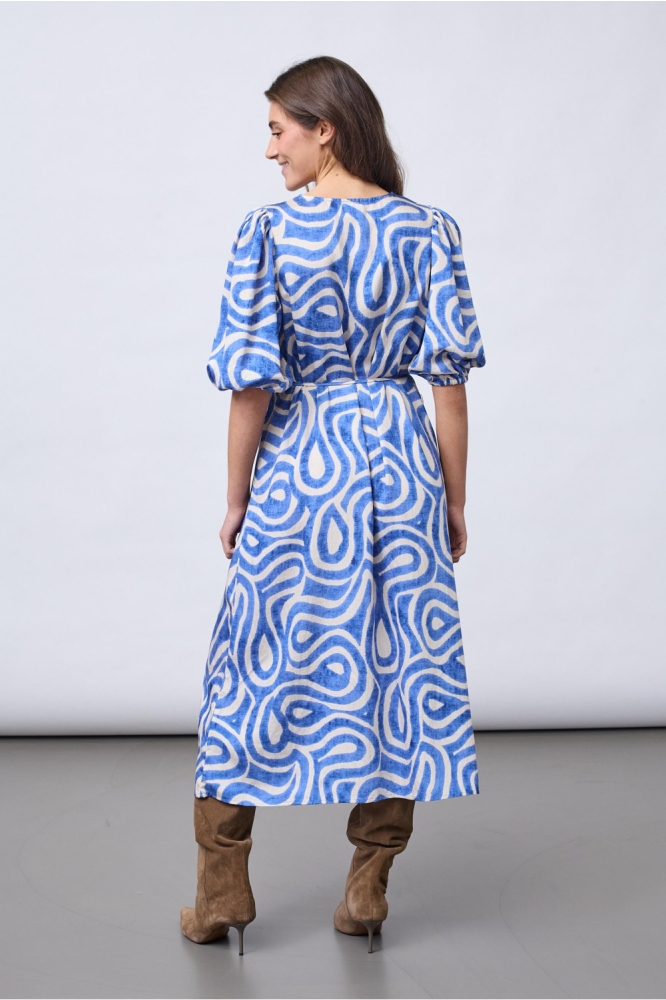 SisterS point blauwe dames jurk | Model achteraanzicht