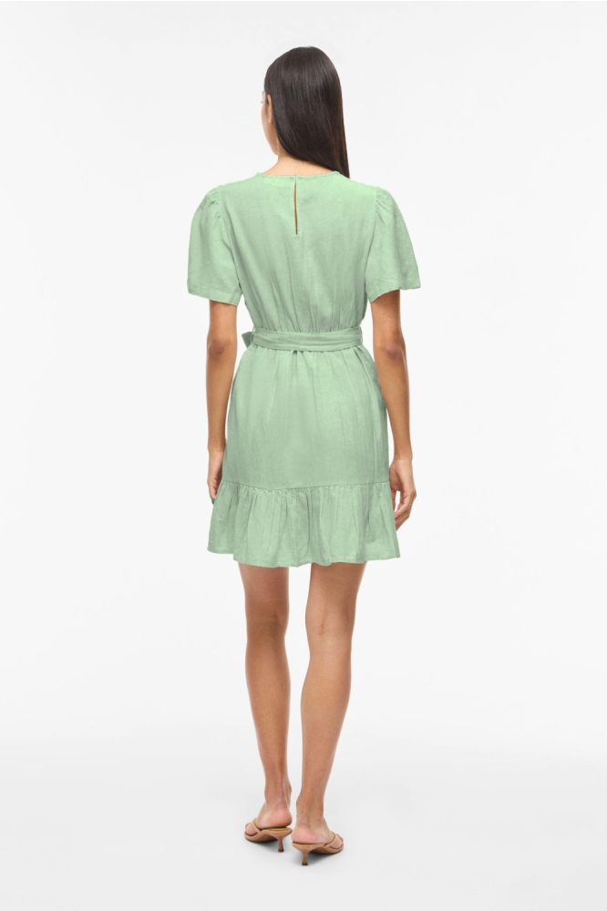 Vila groene dames jurk | Model achteraanzicht