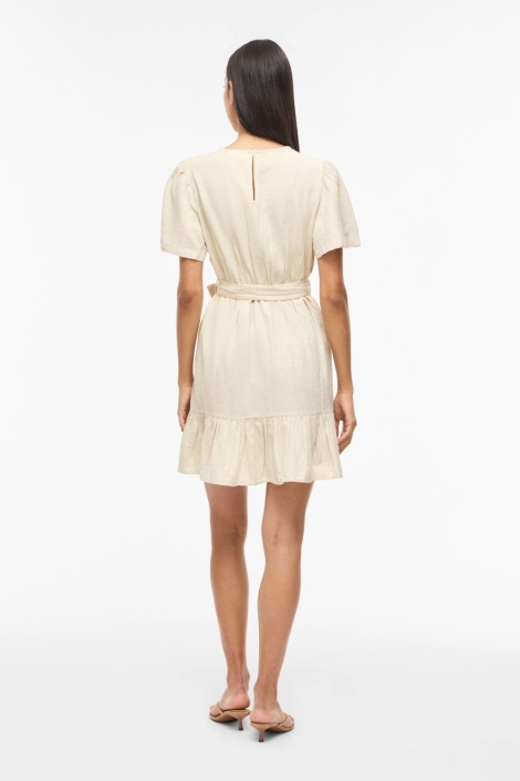 Vila zand dames jurk | Model achteraanzicht