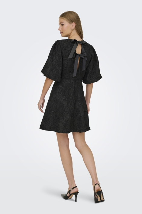 Jacqueline de Yong zwarte dames jurk | Model vooraanzicht