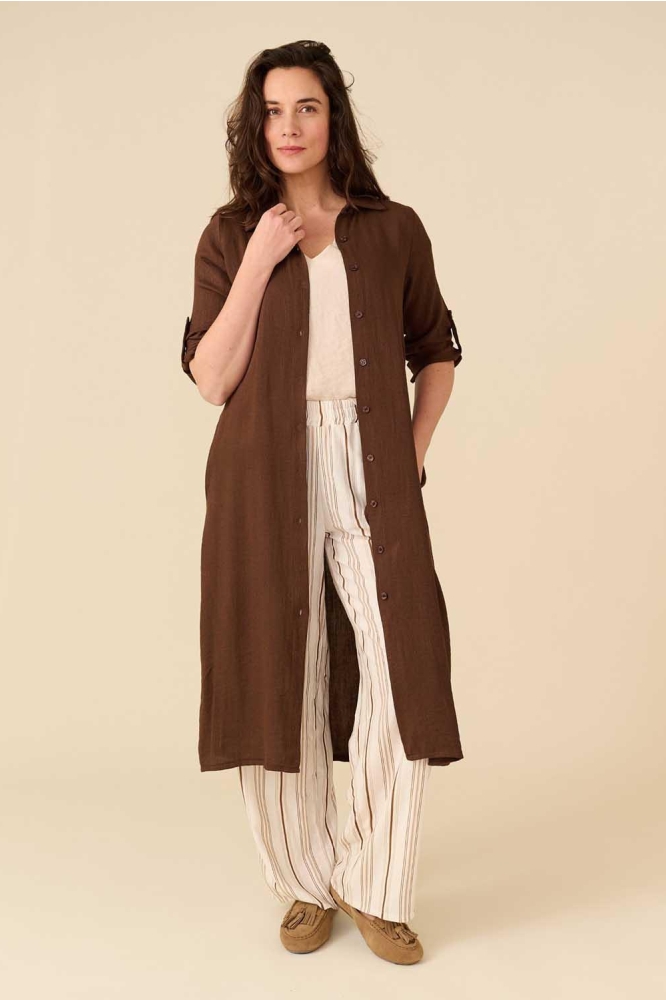 FOS Amsterdam bruine dames jurk | Model vooraanzicht