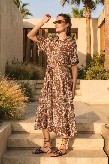 Only Jurk ONLSAFA S/S LONG BELT DRESS WVN EX 15381118 Cappuccino/CLOUD DANCER PAISLEY