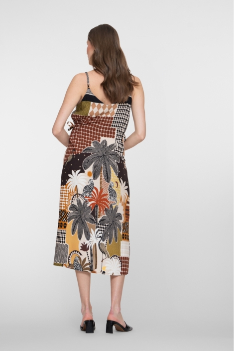 Geisha bruine dames jurk | Model achteraanzicht