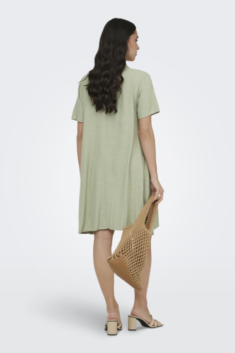 Jacqueline de Yong groene dames jurk | Model achteraanzicht