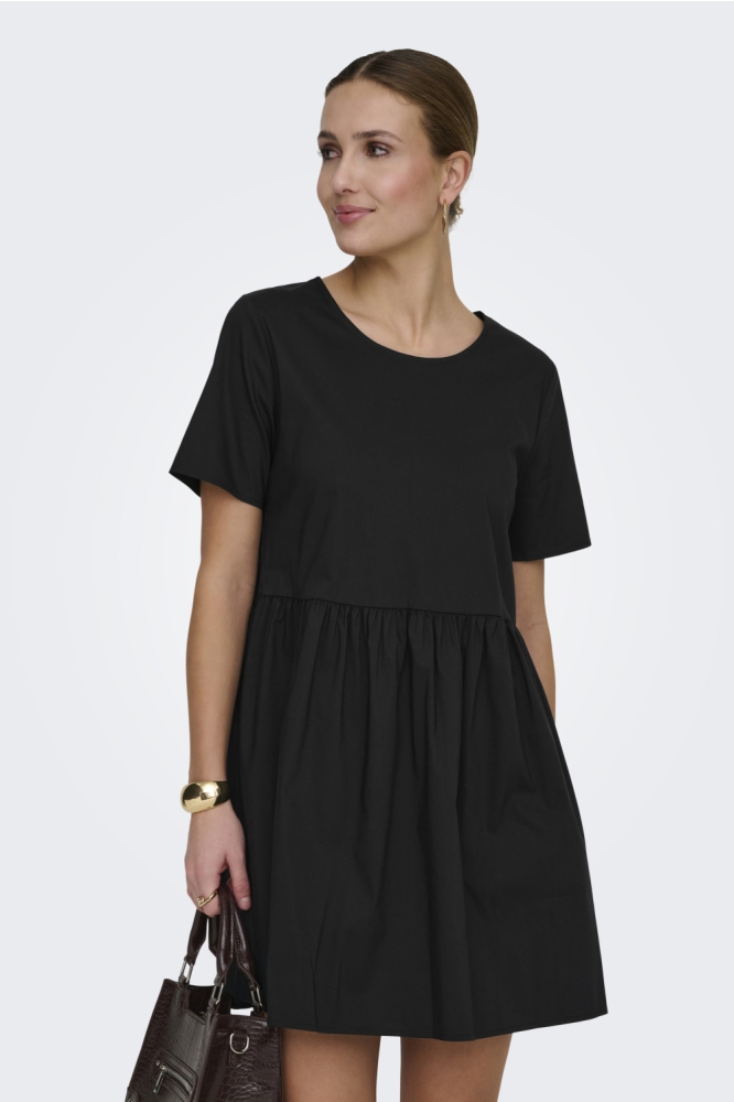 Jacqueline de Yong zwarte dames jurk | Model vooraanzicht